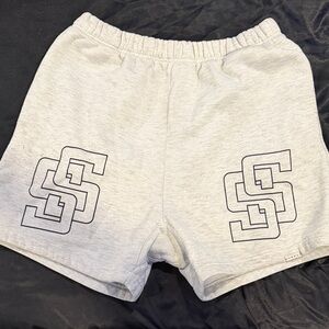 Stylish Athletic Shorts in Light Gray
